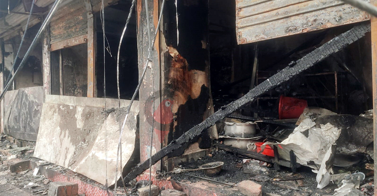 বাড্ডার ‘রাজভোগ সুইটস’ পুড়ে ছাই