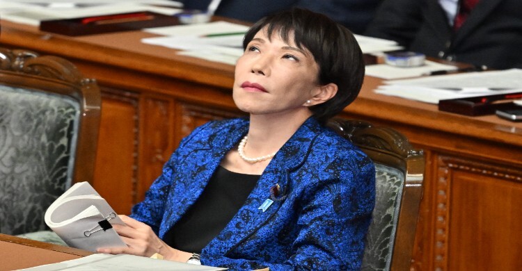 নতুন এমপিদের উপহার দিয়ে বিপাকে জাপানের প্রধানমন্ত্রী