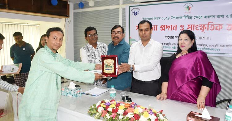 যশোরে চার গুণী ব্যক্তিকে সম্মাননা জাগরণী চক্র ফাউন্ডেশনের