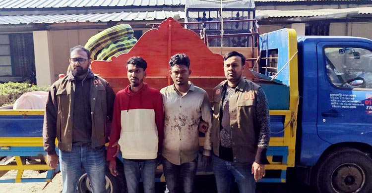 যশোরে বাসাবাড়ির মালামাল ভর্তি একটি মিনি পিকআপ থেকে ৪৫ কেজি গাঁজা উদ্ধার করেছে ডিবি পুলিশ। এ ঘটনায় দুজনকে আটক করা হয়েছে