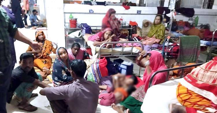 3 of a family burnt in acid attack in Jashore