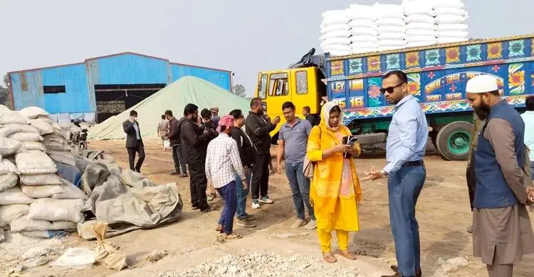 যশোরে ১৬০০ বস্তা নষ্ট সার বিক্রির চেষ্টা, ব্যবসায়ীকে জরিমানা