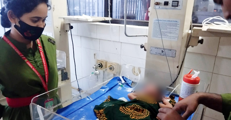 ৯ মাসের অন্তঃসত্ত্বাকে হাসপাতালের মেঝেতে চিকিৎসা, শৌচাগারে প্রসব