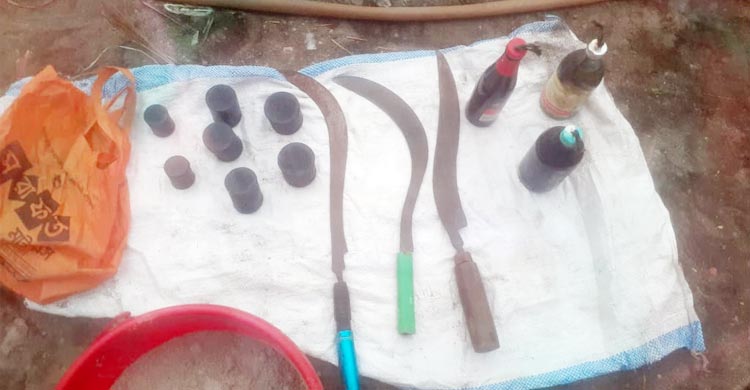 যশোরে ককটেল-পেট্রোল বোমাসহ বাড়ি থেকে যুবদল নেতা আটক