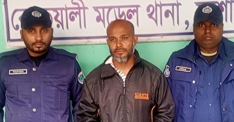 যশোরে ককটেল-পেট্রোল বোমাসহ বাড়ি থেকে যুবদল নেতা আটক