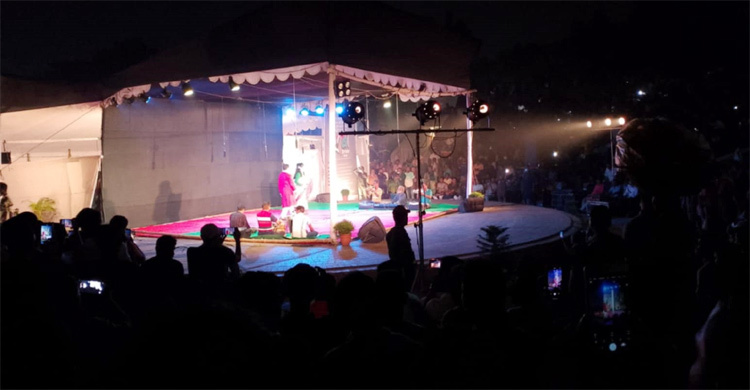 Jatra fest draws thousands to Suhrawardy Udyan