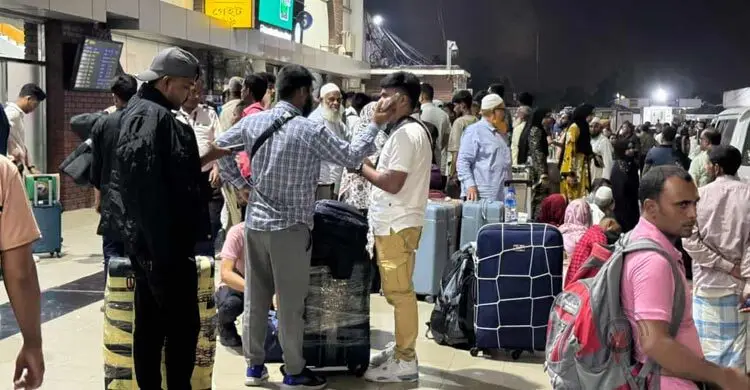 অগ্নিকাণ্ডে শাহজালালে ফ্লাইট বাতিল, ভোগান্তিতে যাত্রীরা