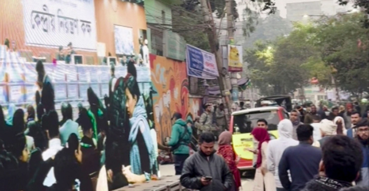 জকসুর ভোট গণনা বড় পর্দা ও ফেসবুকে সরাসরি দেখছেন শিক্ষার্থীরা