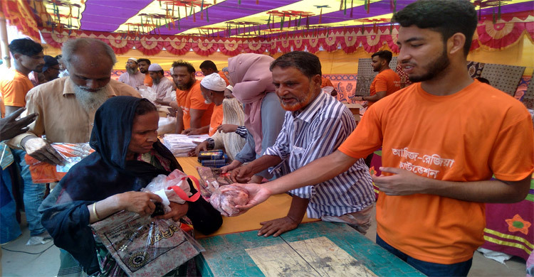 ১০ টাকায় গরুর মাংস-সেমাই পেলো ৫০০ পরিবার