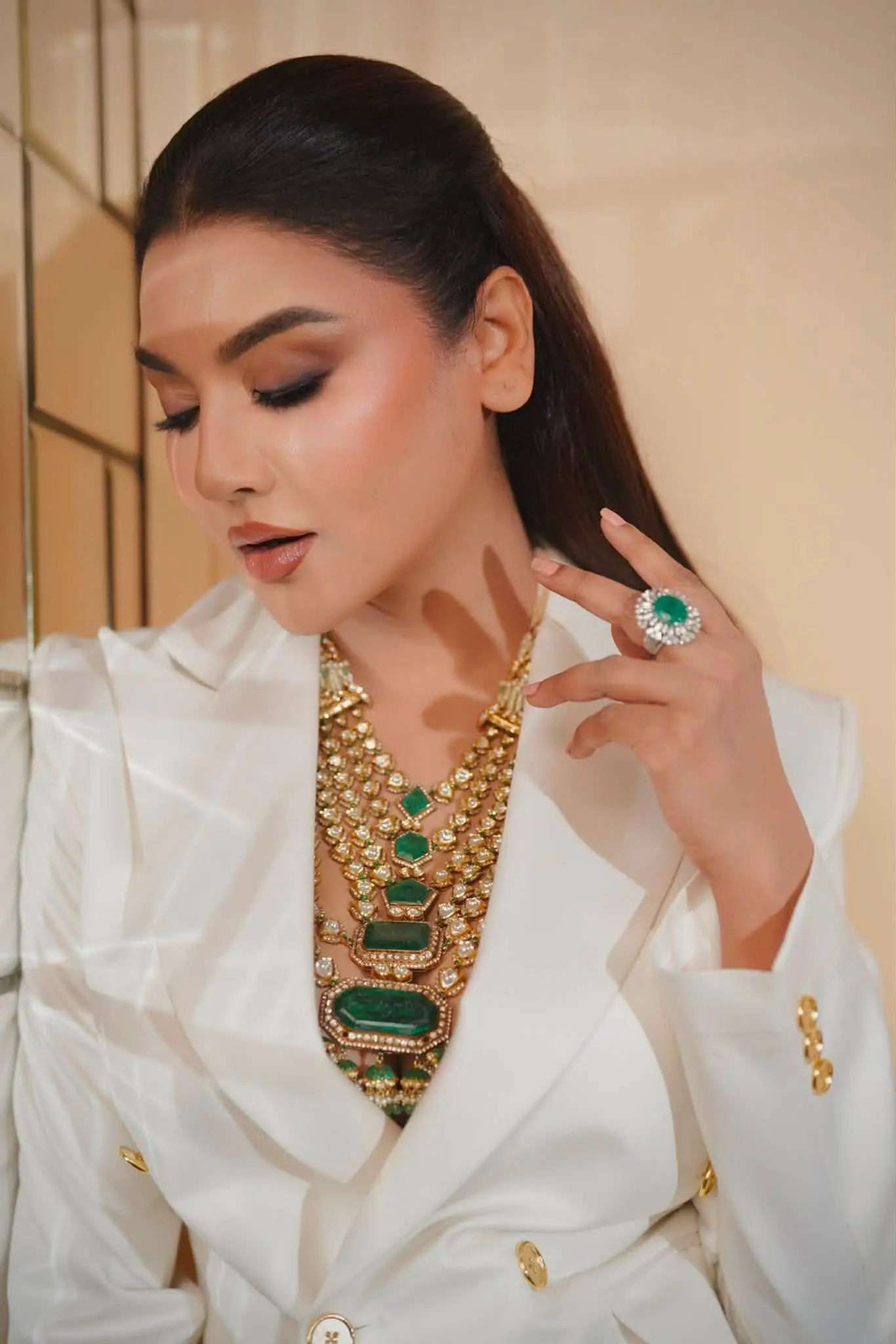 সাদা ব্লেজারের রাজকীয় লুকে অপরূপ জয়া
