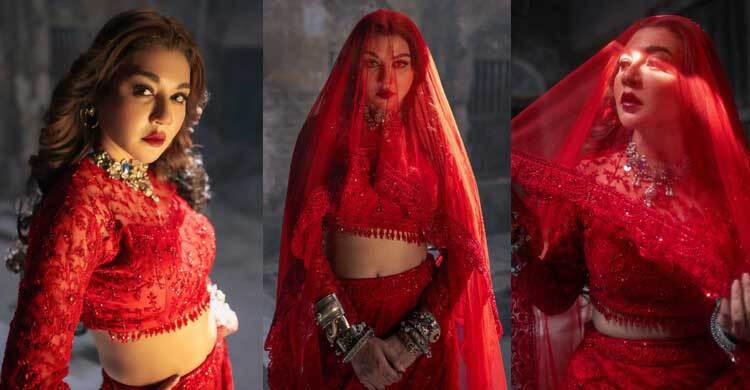 লালের আবেশে রহস্যময় জয়া