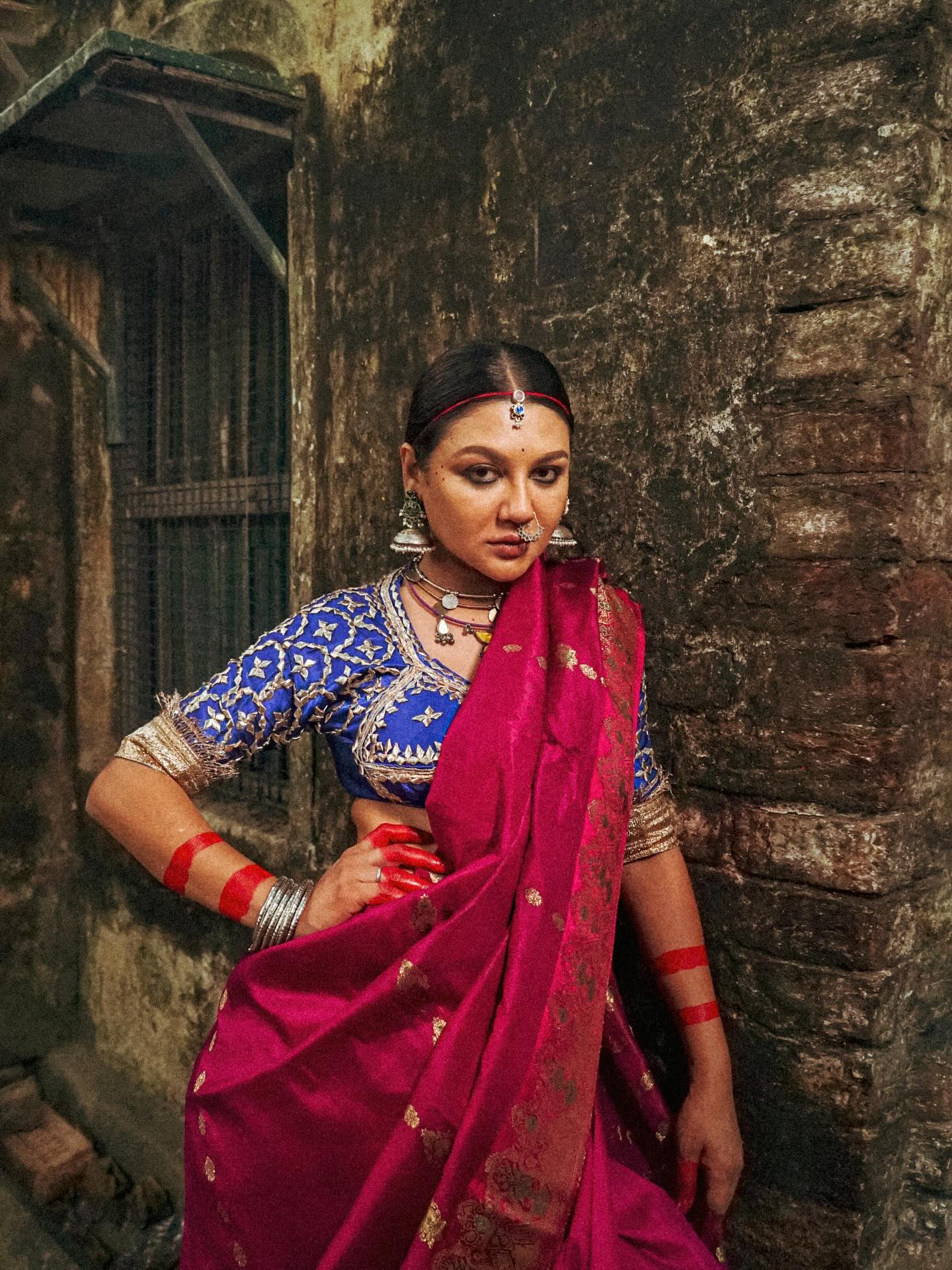 ঐতিহ্যের ভাঁজে আধুনিক জয়া