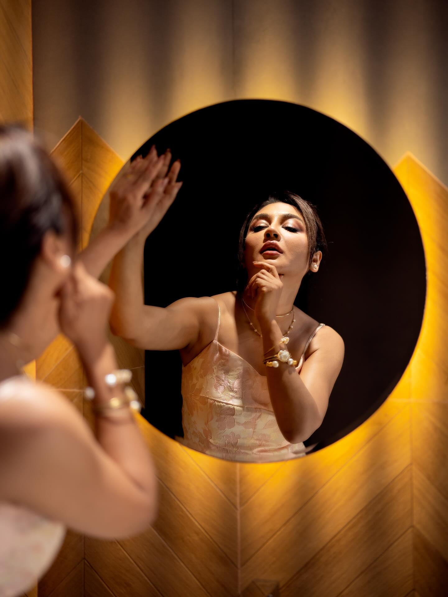 স্লিপড্রেসে নিঃশব্দ আবেদন, ভাইরাল জয়ার নতুন লুক