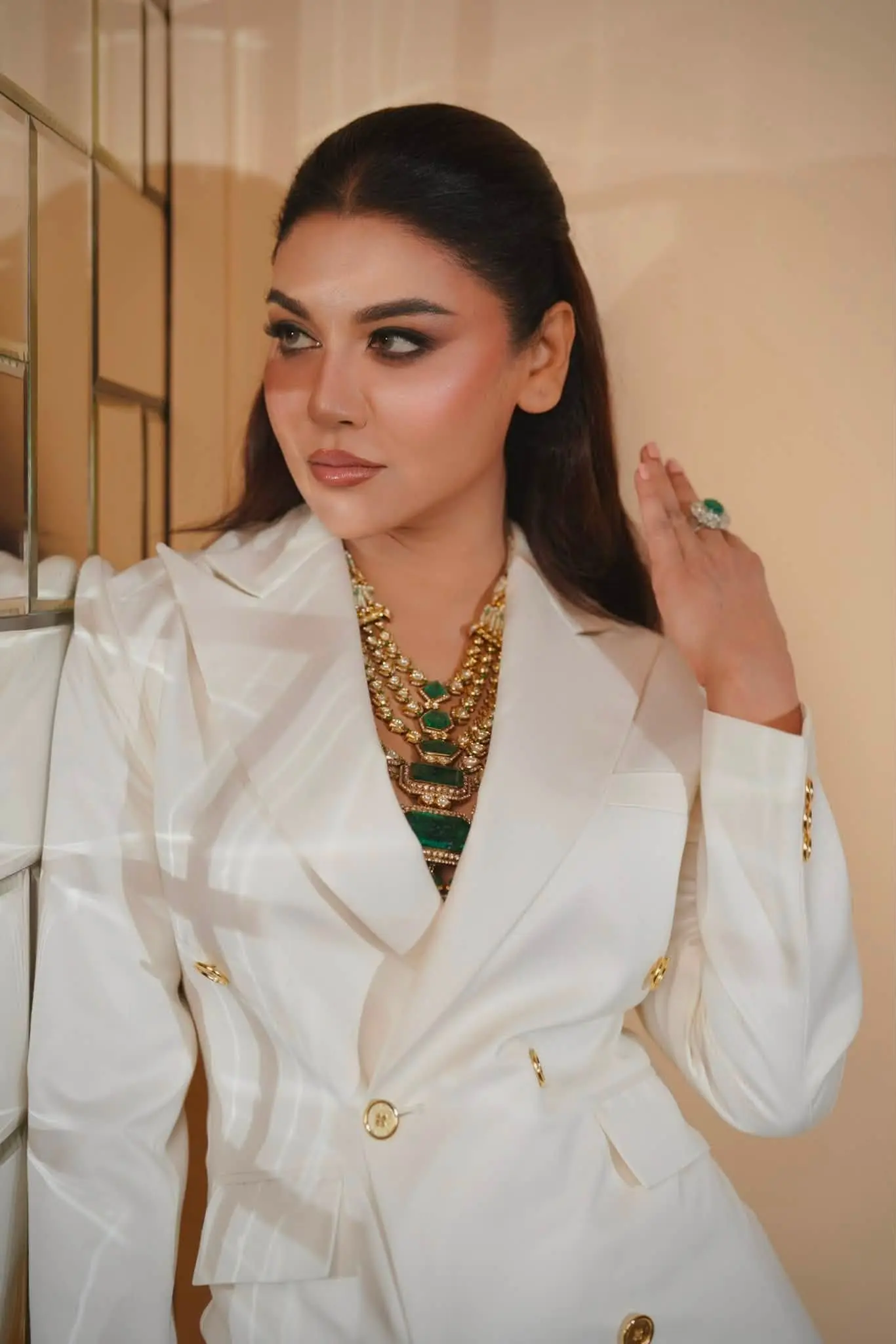 সাদা ব্লেজারের রাজকীয় লুকে অপরূপ জয়া