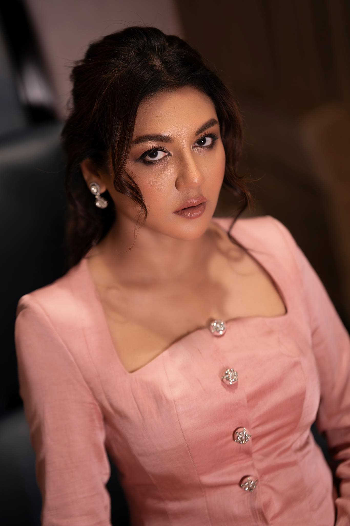 ব্লাশ-পিংকে অনবদ্য জয়া