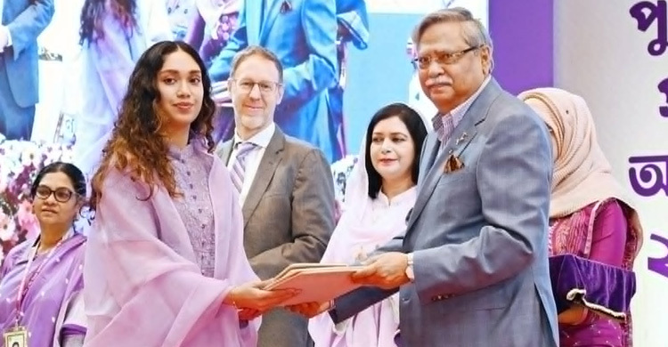 ‘শ্রেষ্ঠ অদম্য নারী’ সম্মাননা পেলেন খালেদা জিয়া, গ্রহণ করলেন জাইমা