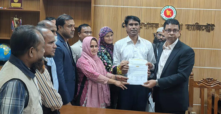 এবার প্রধান উপদেষ্টাকে প্রাথমিক শিক্ষকদের স্মারকলিপি