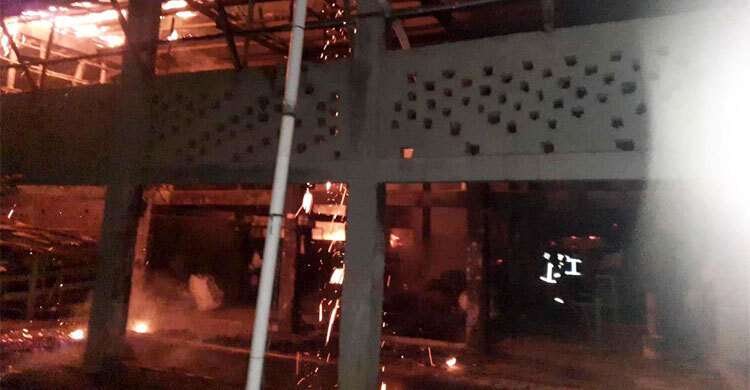 যশোরে কাগজের বোর্ড মিলে আগুন