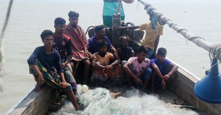 ভোলায় মা ইলিসহ ৯ জেলে আটক