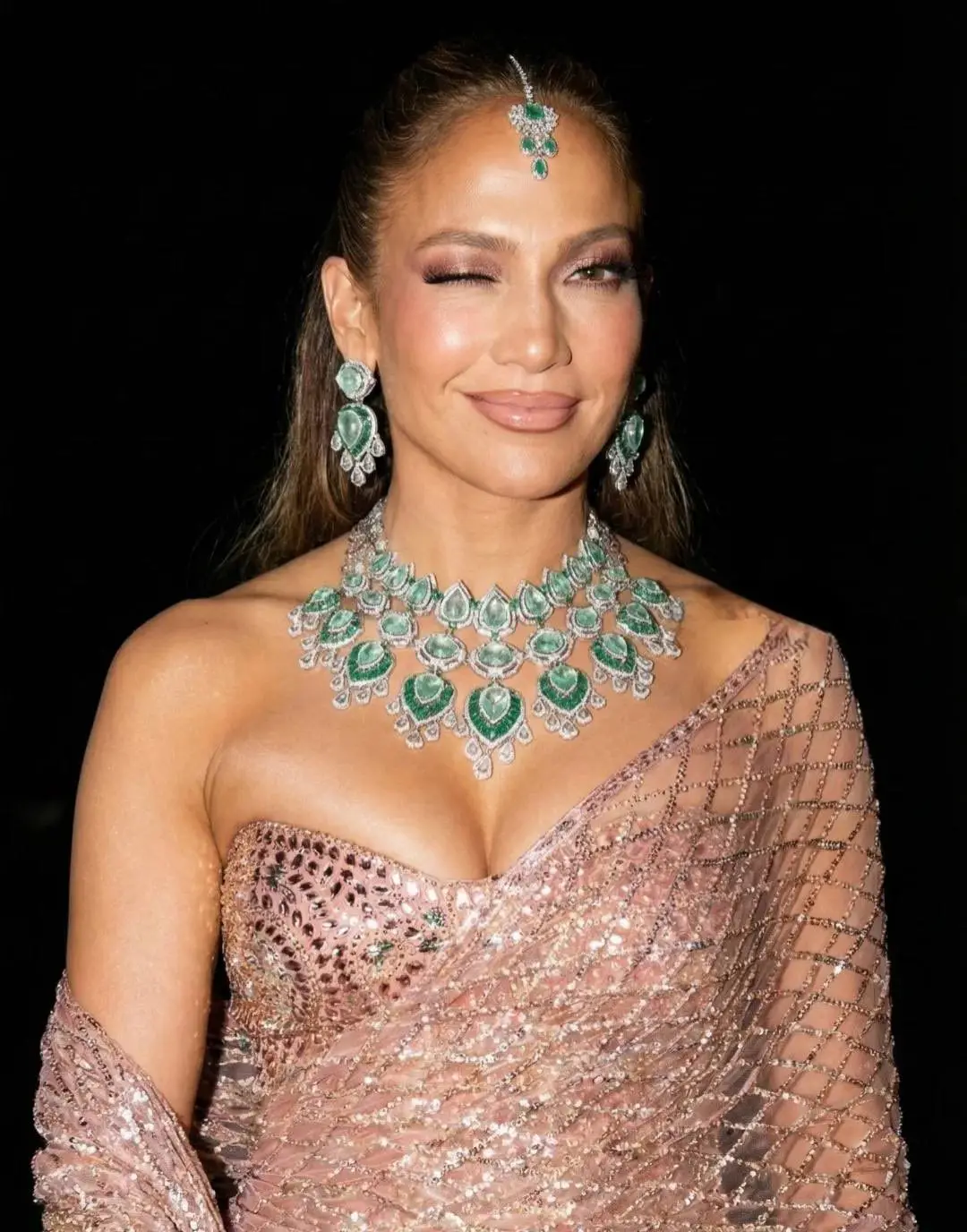 নভেম্বরে তারকাদের সেরা ১০ লুক