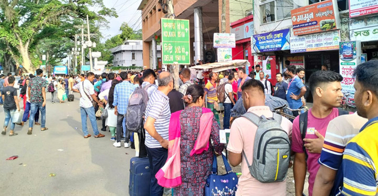 বেনাপোল চেকপোস্ট দিয়ে যাত্রী পারাপারে রেকর্ড