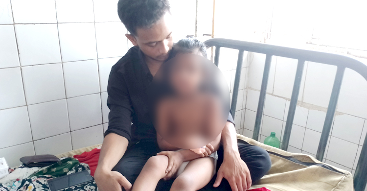 যমজ দুই ভাইসহ পাঁচ স্বজনকে হারানো খাদিজা বেঁচে যায় ভাগ্যক্রমে