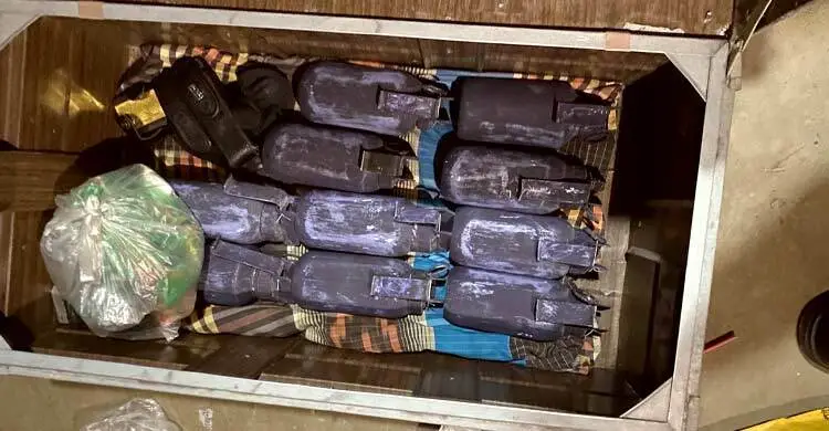 যশোরে যৌথ বাহিনীর অভিযান, ১০ গ্রেনেডসহ অস্ত্র উদ্ধার