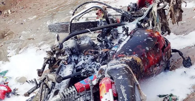 পাম্পে তেল নেওয়ার সময় অগ্নিকাণ্ডে মোটরসাইকেল ভস্মীভূত