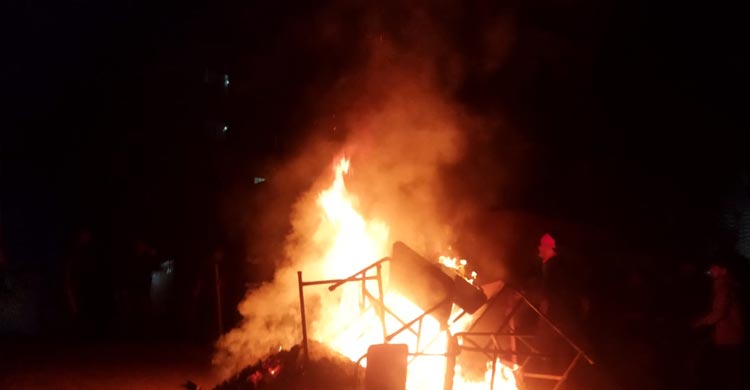 ছাত্রীকে উত্ত্যক্তের অভিযোগ/ স্থানীয়দের সঙ্গে সংঘর্ষে ৫ যবিপ্রবি শিক্ষার্থী আহত