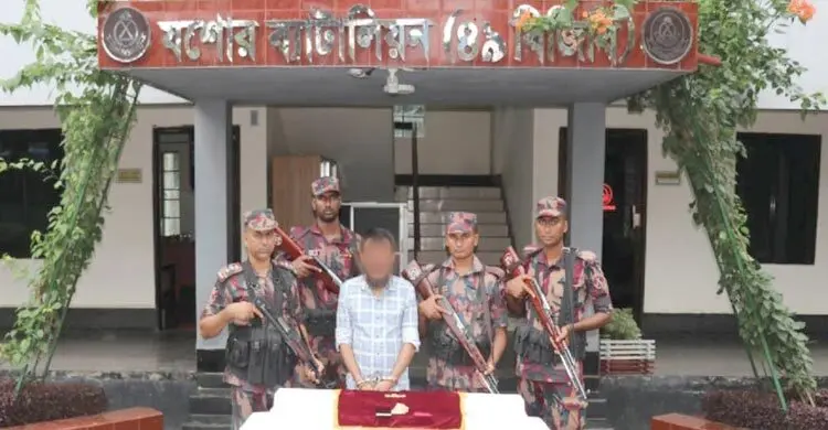 যশোরে কোটি টাকার সোনার বারসহ যুবক আটক