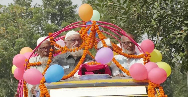 চাকরিজীবনের শেষ দিনে প্রধান শিক্ষকের ব্যতিক্রমী বিদায়