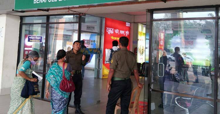 বেনাপোলে এক বছরে যাত্রী কমেছে অর্ধেক