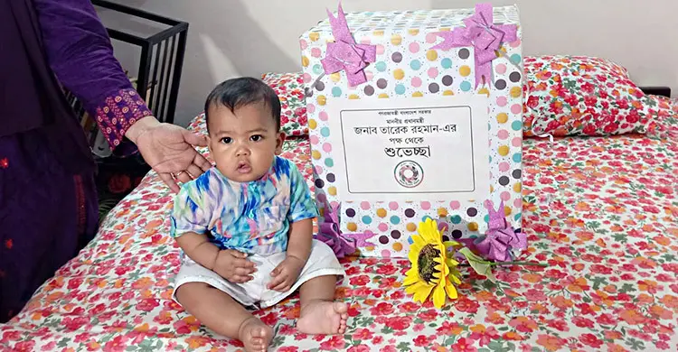 ফুল হাতে দাঁড়িয়ে থাকা সেই শিশুর বাড়িতে উপহার পাঠালেন প্রধানমন্ত্রী