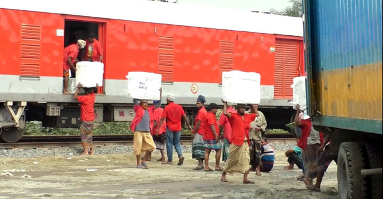 কমেছে বেনাপোলে রেলপথে আমদানি