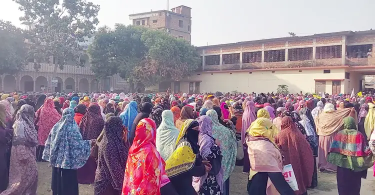 ভোট চাইতে গিয়ে হেনস্তার প্রতিবাদে যশোরে জামায়াতের মহিলা শাখার বিক্ষোভ