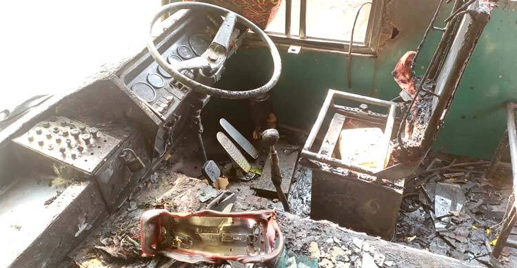 যশোরে থেমে থাকা বাসে দুর্বৃত্তদের আগুন