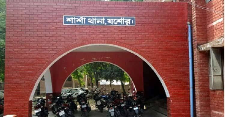 মাদক কারবারির ছুরিকাঘাতে পুলিশ কনস্টেবল আহত