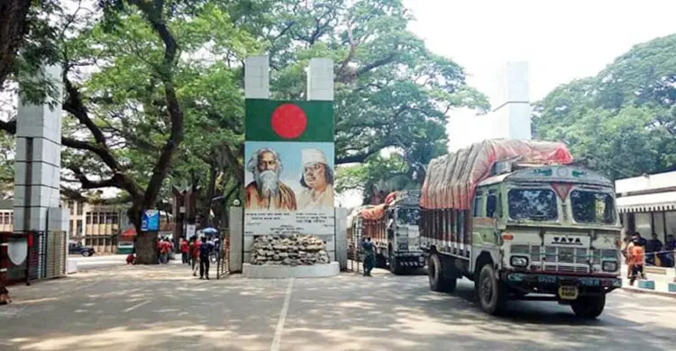 স্থলবন্দরে অতিরিক্ত কাজের ভাতা বন্ধে ক্ষুব্ধ কর্মচারীরা