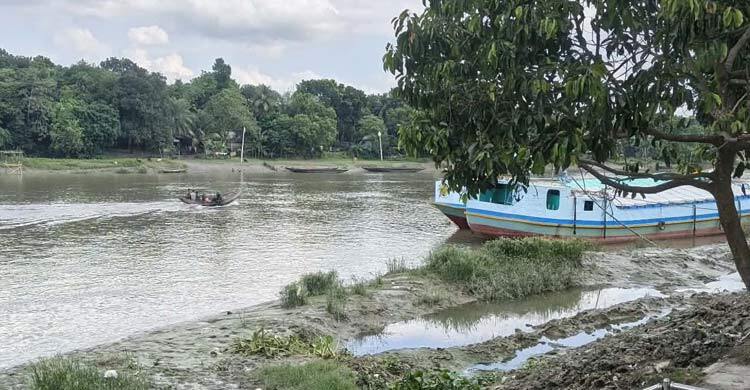শাশুড়ির ওপর অভিমান, নৌকা থেকে ঝাঁপ দিয়ে গৃহবধূ নিখোঁজ