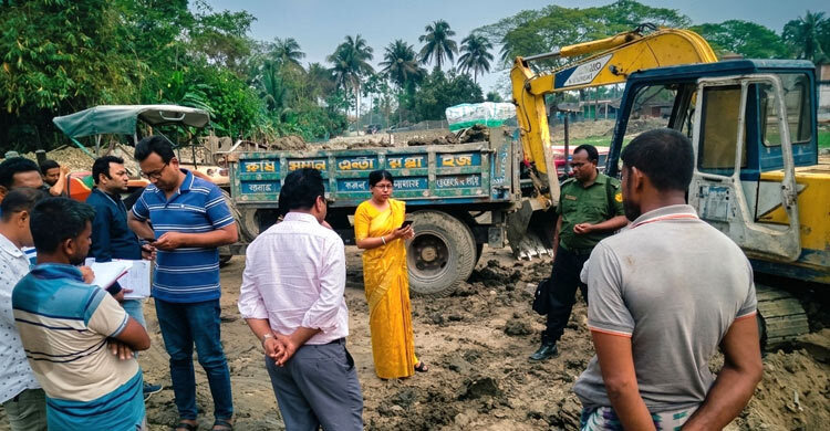 অনুমতি ছাড়া পুকুরের মাটি কাটায় লাখ টাকা জরিমানা