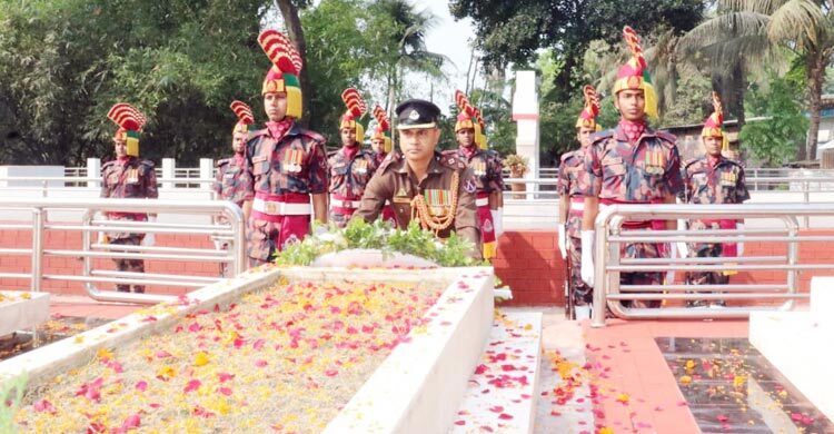 বীরশ্রেষ্ঠ নূর মোহাম্মদ শেখের সমাধিতে বিজিবির শ্রদ্ধা