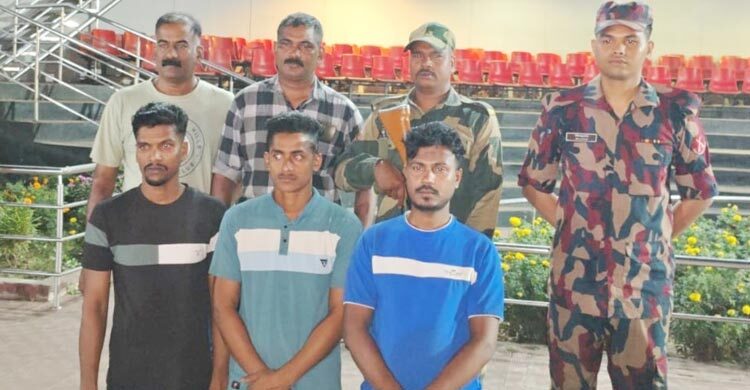 ভারতে এক বছর সাজাভোগ শেষে দেশে ফিরলেন ৩ যুবক