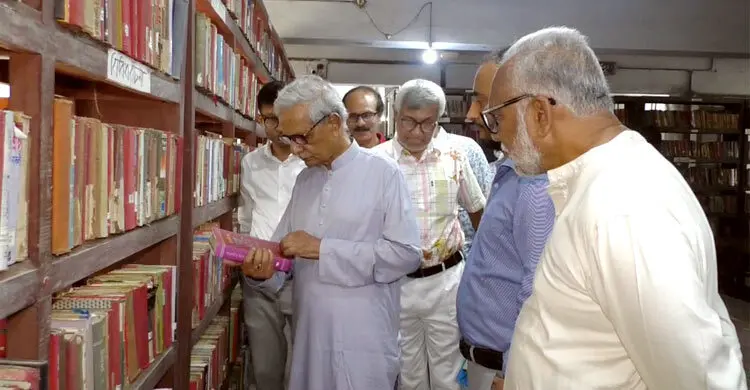 যশোরের প্রাচীন পাঠাগার পরিদর্শন সংস্কৃতিমন্ত্রীর