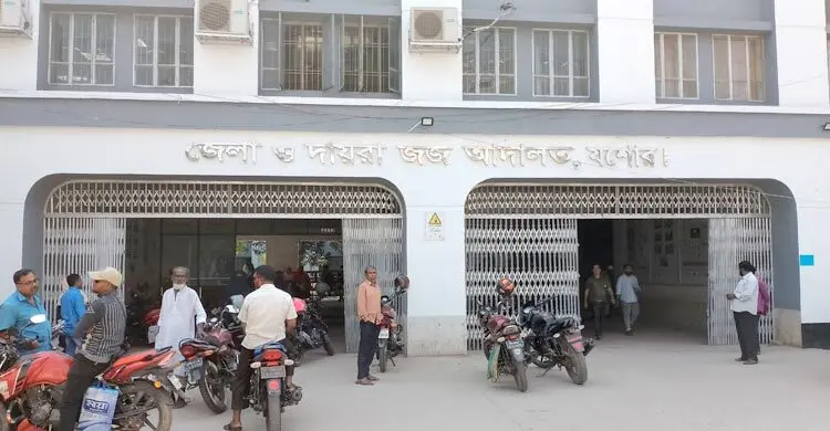 আদালত চত্বরে সিঁদুর পরানো নিয়ে তুলকালাম কাণ্ড