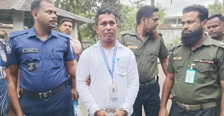 ভুয়া আয়কর কর্মকর্তা সেজে চাঁদাবাজি, গণপিটুনির পর ৬ মাসের কারাদণ্ড