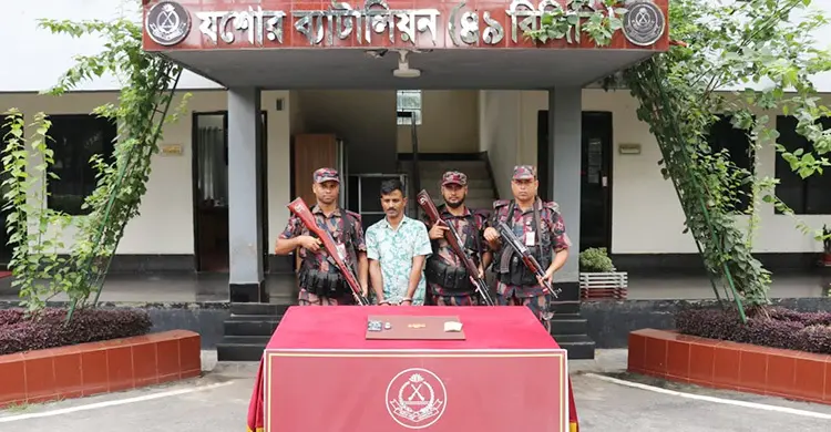 শরীরে তল্লাশি চালিয়ে মিললো দেড় কোটি টাকার সোনা
