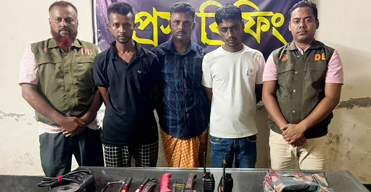 বিজিবির পোশাক পরে ছিনতাই-ডাকাতি, অবশেষে ধরা