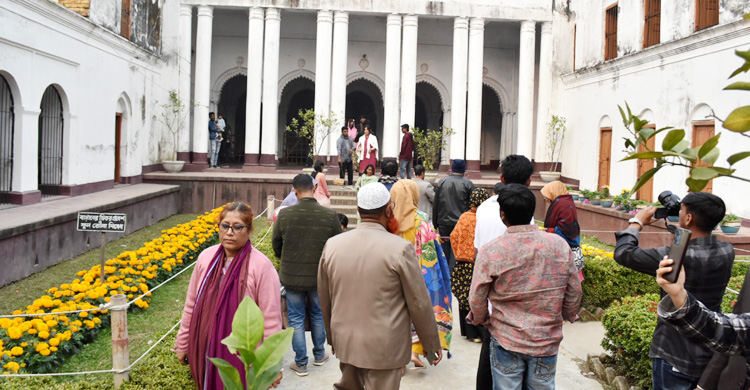 জন্মবার্ষিকী ঘিরে মধুমেলায় বর্ণিল আয়োজন