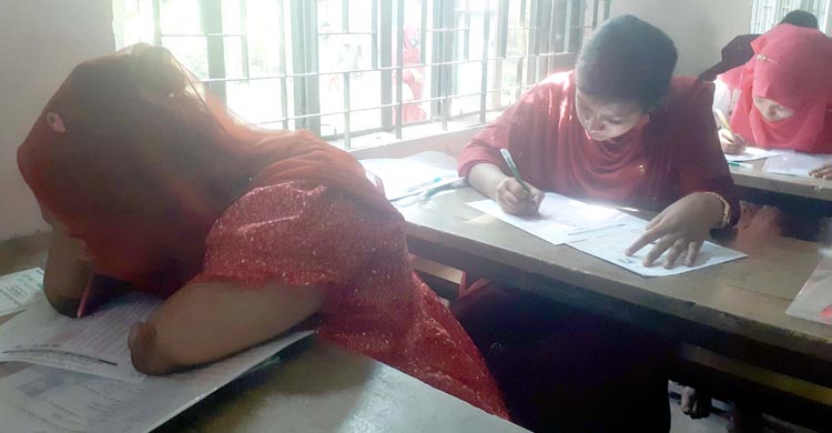 হাত-পা বিহীন অবস্থায় জন্ম। সন্তানের এমন শারীরিক প্রতিবন্ধকতায় চোখে অন্ধকার দেখতে থাকেন বাবা-মা