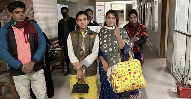 যশোরে আলোচিত মহিলা লীগ কর্মী মহুয়া আটক